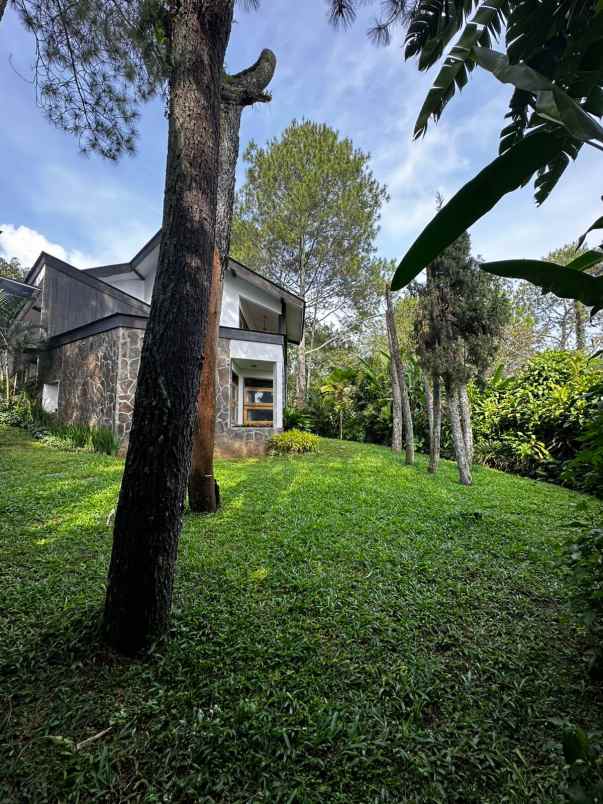 dijual villa mewah di klub bunga batu