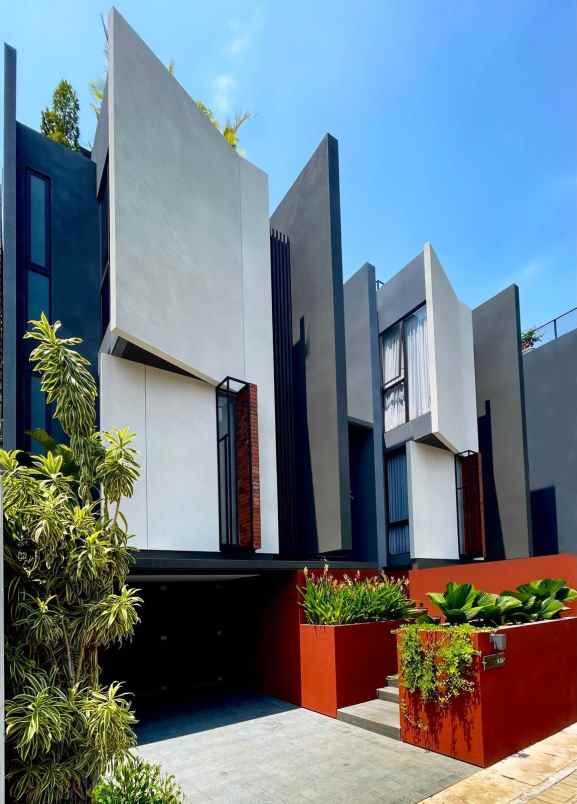 dinual rumah baru design modern langka jaksel