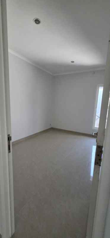 disewakan rumah bumi marina mas keputih