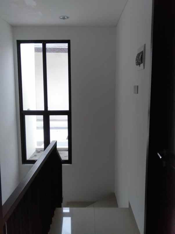 disewakan rumah cluster mahakam jakarta