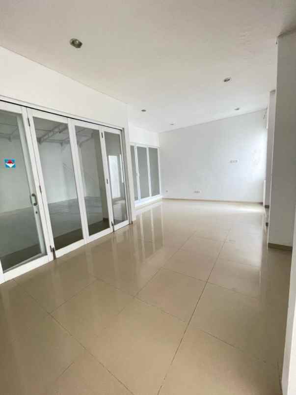 disewakan rumah cluster regina metland