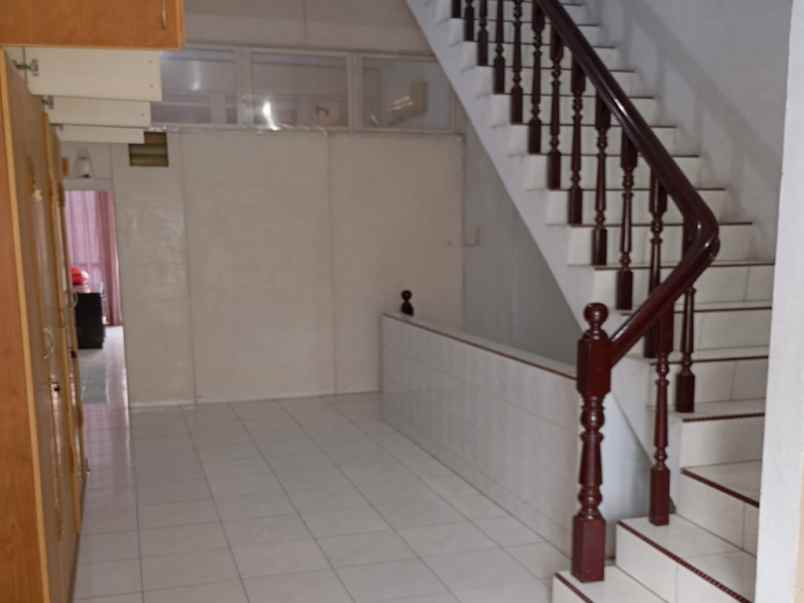 disewakan rumah jalan sumarsono ujung gg persatuan
