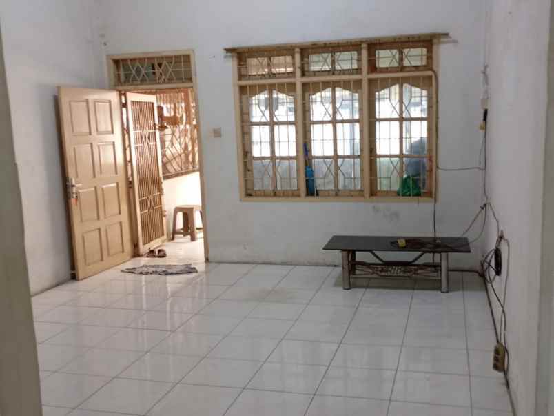 disewakan rumah jalan sumarsono ujung gg persatuan