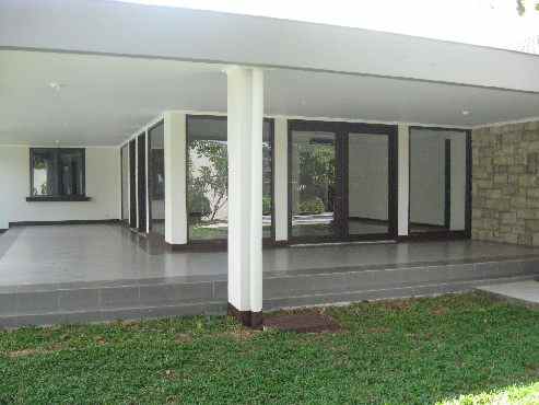 disewakan rumah jl warung jati timur 3