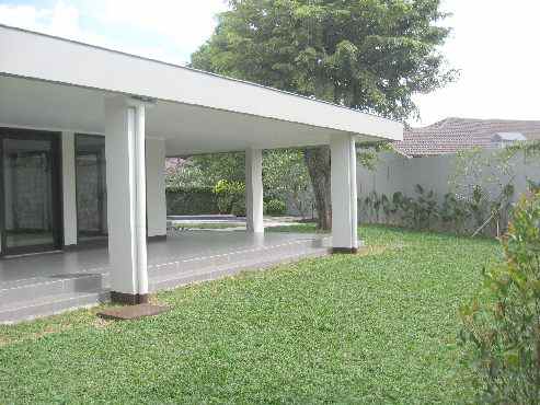 disewakan rumah jl warung jati timur 3