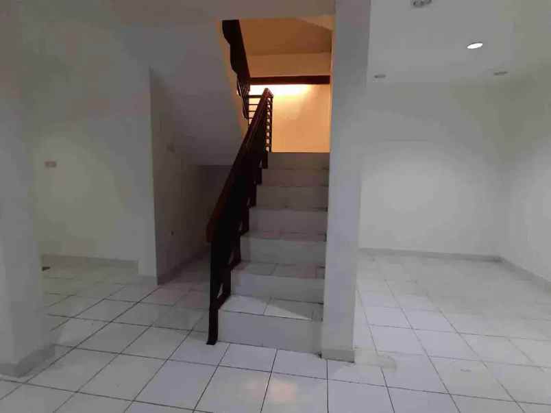 disewakan rumah komplek mpr