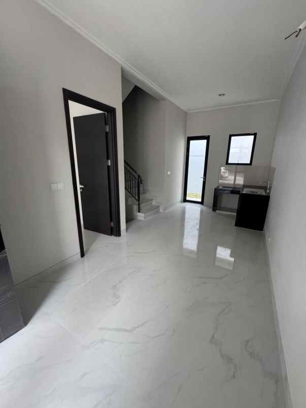 disewakan rumah kuningan village pik2