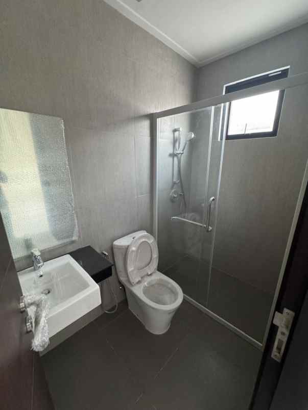 disewakan rumah kuningan village pik2