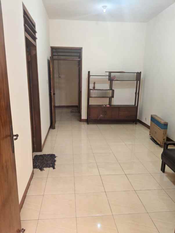 disewakan rumah simokerto