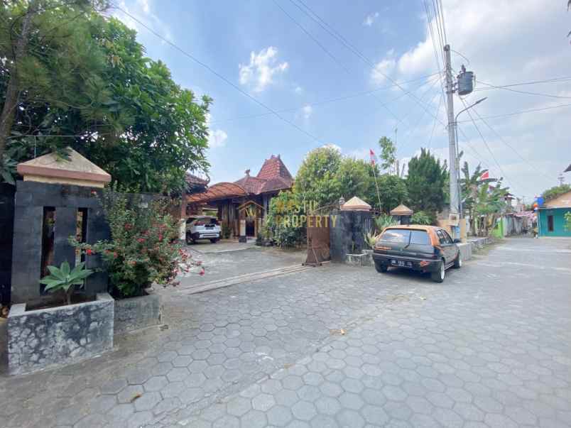 homestay 7 kamar halaman rumah luas di pleret bantul