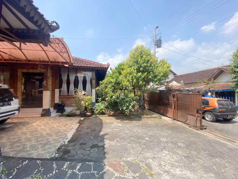 homestay 7 kamar halaman rumah luas di pleret bantul