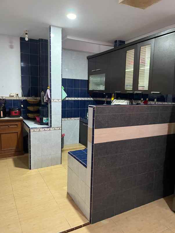 jual rumah selesai renov taman palem lestari jkt