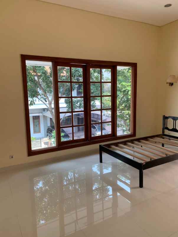 jual sewa rumah graha famili blok b sangat terawat