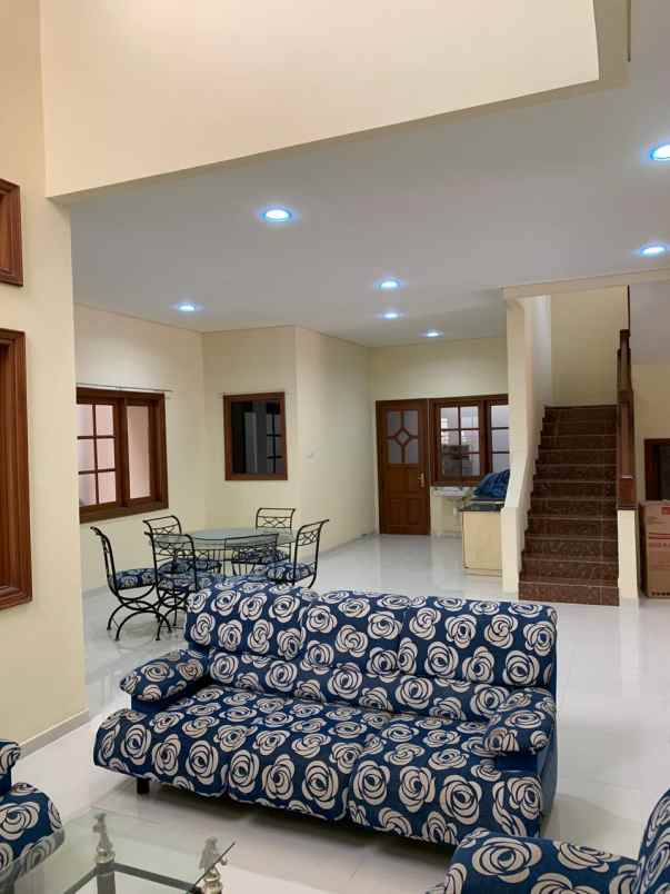 jual sewa rumah graha famili blok b sangat terawat