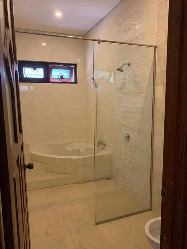 jual sewa rumah graha famili blok b sangat terawat