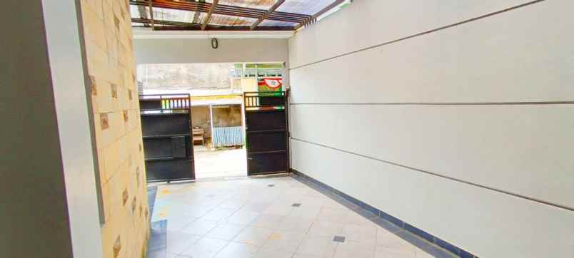 jual sewa rumah mewah 2lt dekat fave hotel colomadu