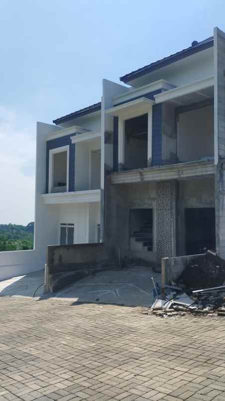 naufal hills hunian bernuansa villa mewah di malang