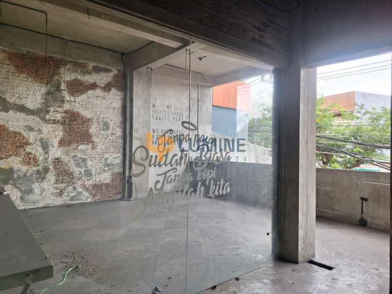 ruko 3 lantai besat di jalan affandi jogja