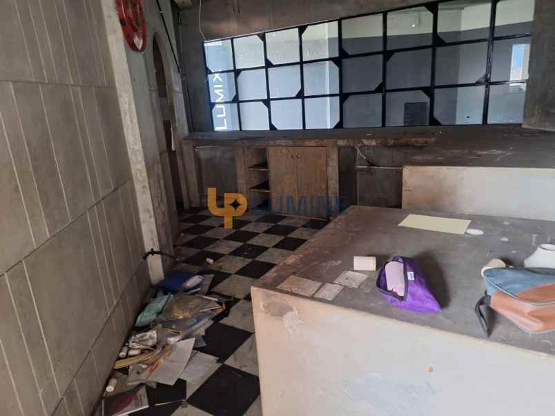 ruko 3 lantai besat di jalan affandi jogja