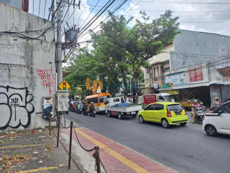 ruko 3 lantai besat di jalan affandi jogja