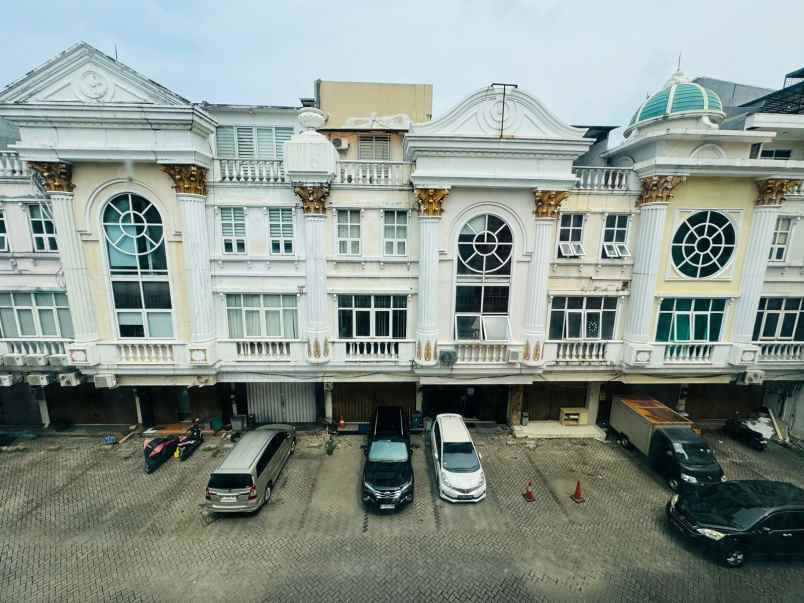 ruko crown palace 4 lantai full furnished