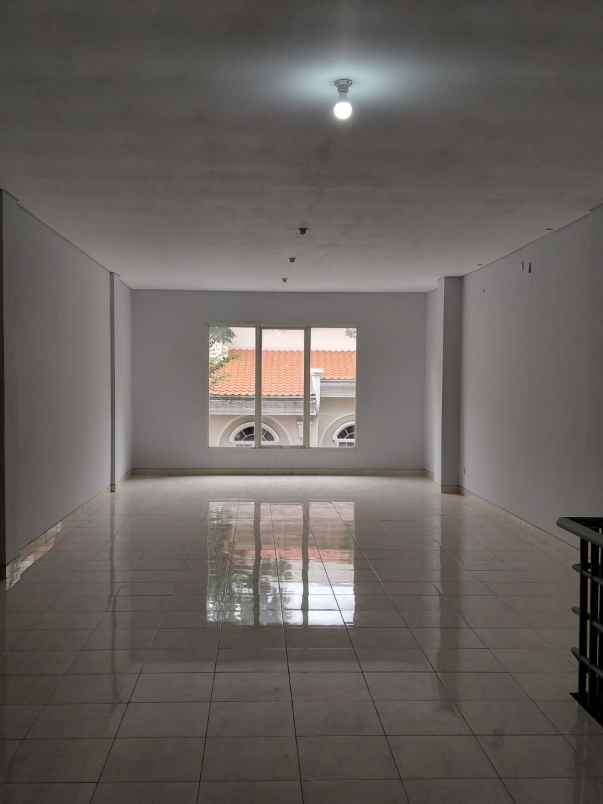 ruko patos pakuwon city 2 lantai siap huni