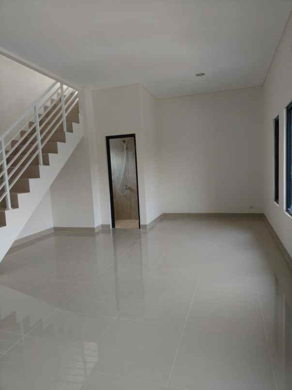 ruko siap pakai bebas banjir dekat summarecon bekasi