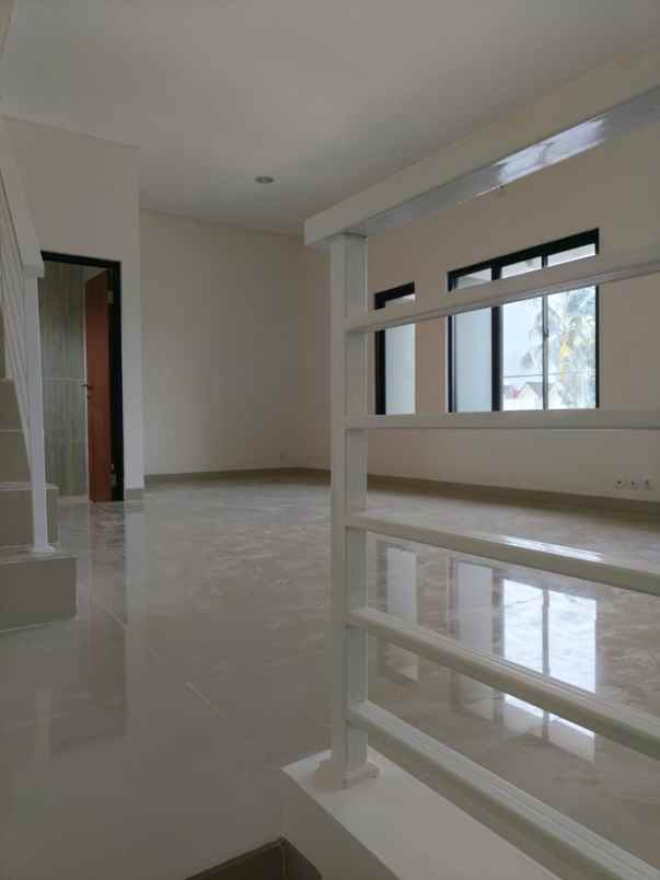 ruko siap pakai bebas banjir dekat summarecon bekasi