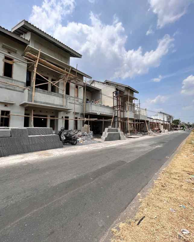 rumah 2 lantai dekat budi mulia school di wedomartani