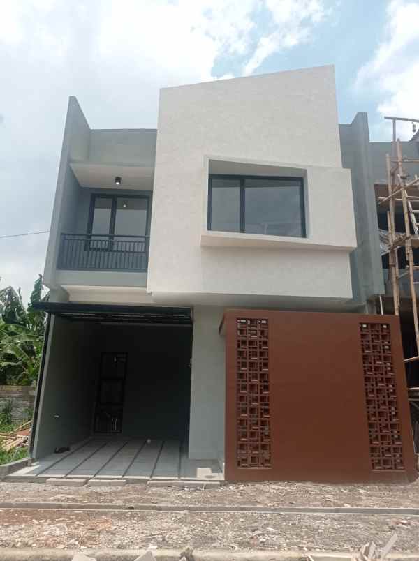 rumah 2 lantai dengan potongan harga 70 jt di bekasi