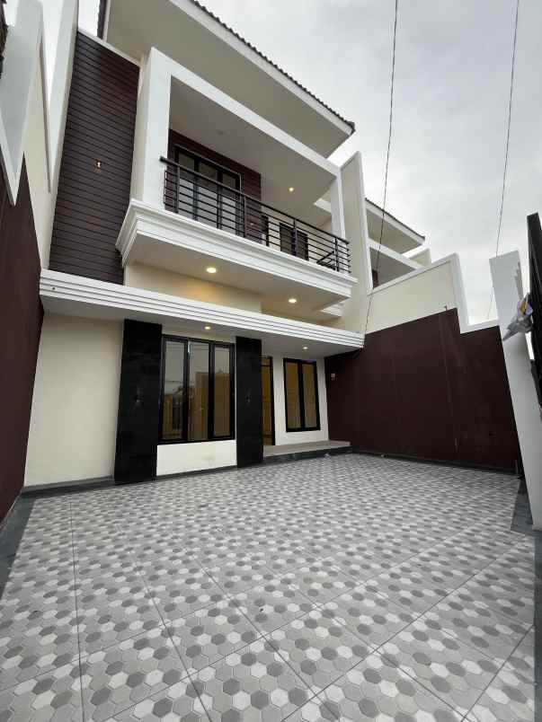 rumah 2 lantai disurabaya timur