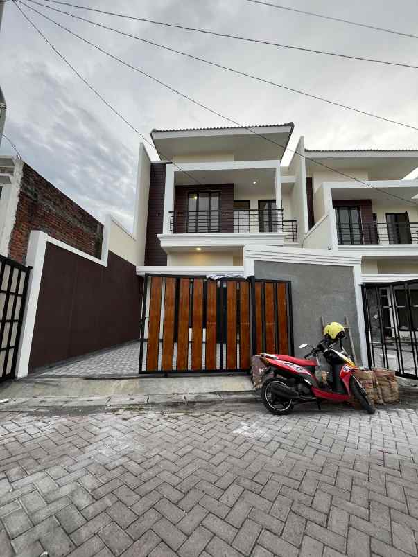 rumah 2 lantai disurabaya timur