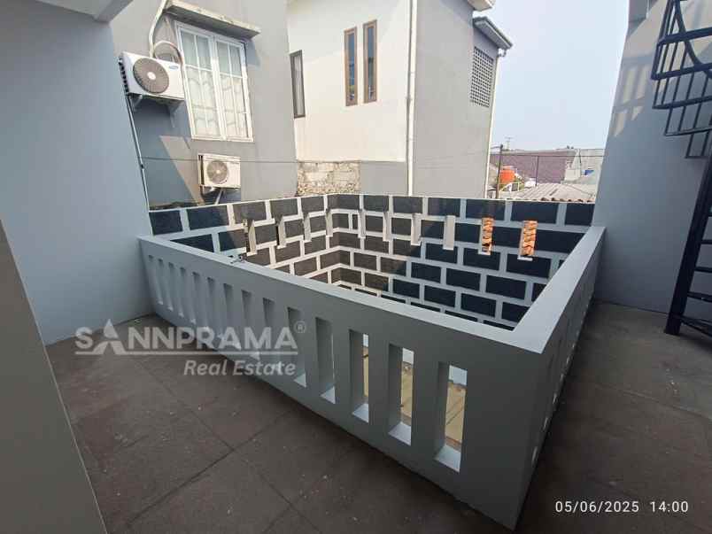 rumah 2 lantai mewah fooftop margonda depok rn