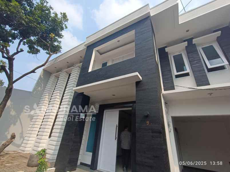 rumah 2 lantai mewah fooftop margonda depok rn