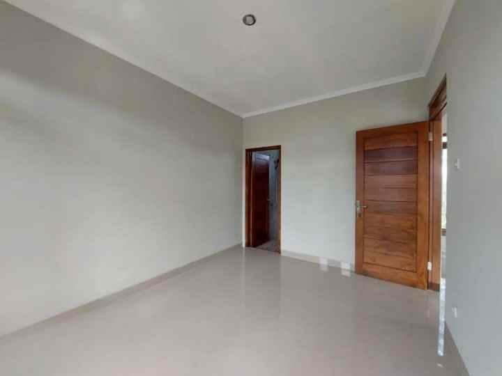 rumah 2 lantai modern lingkungan sudah jadi di kalasan