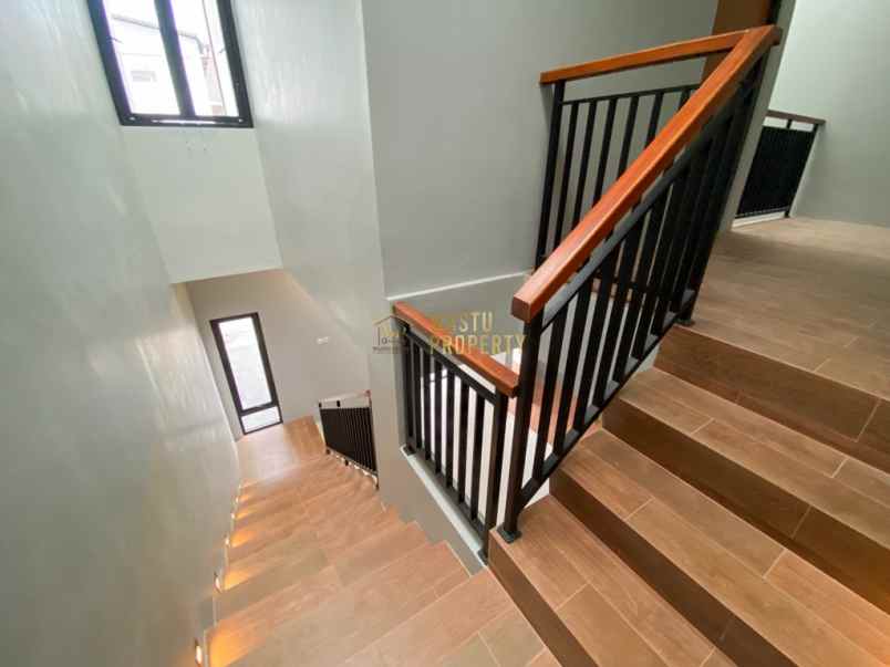 rumah 2 lantai siap huni utara jogja bay di sleman