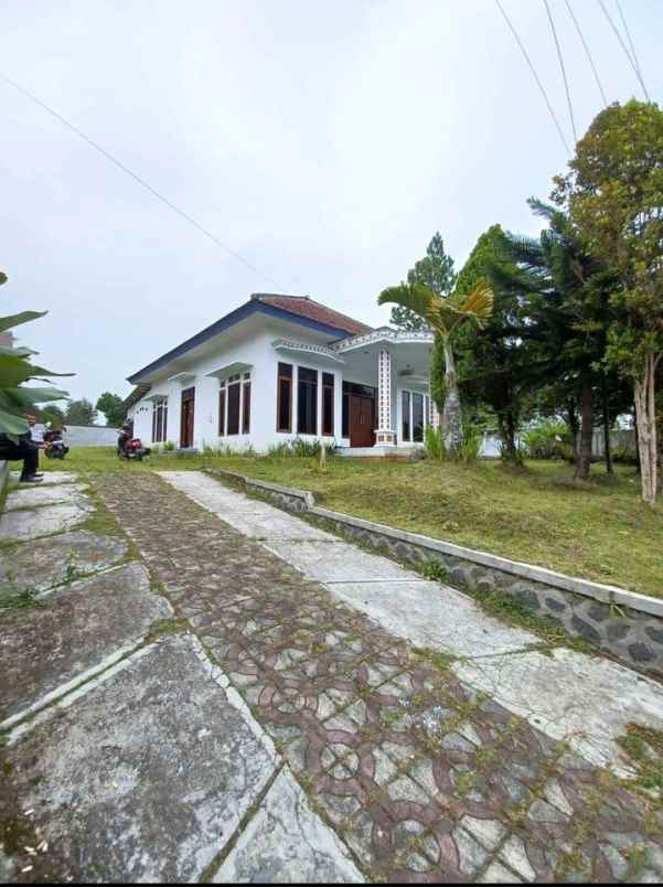 rumah bagus dengan halaman luas di tumpang malang