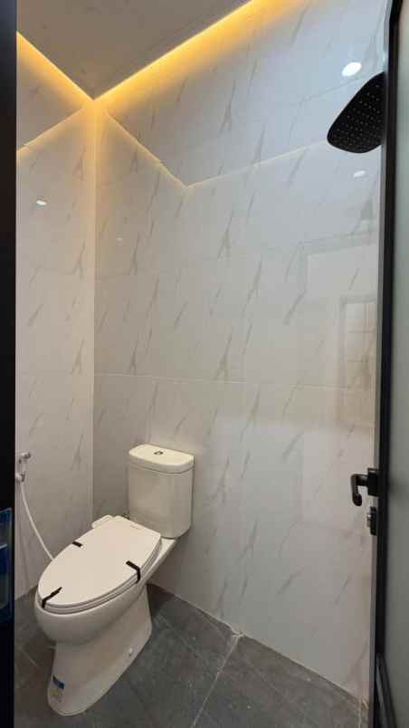 rumah baru american classic oma campus dau