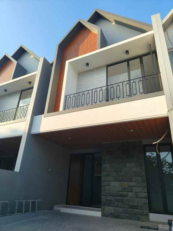 rumah baru gress 2 m an area manyar surabaya timur