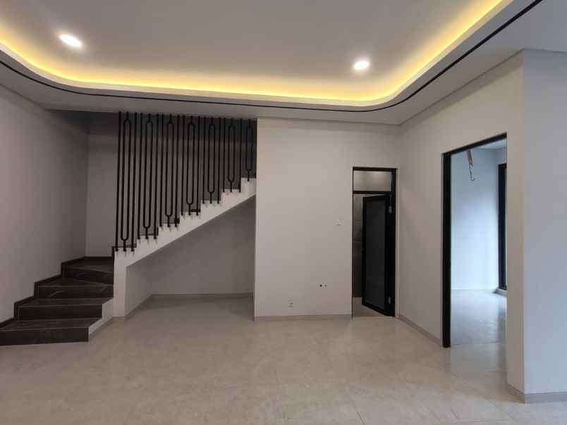 rumah baru gress 2 m an area manyar surabaya timur