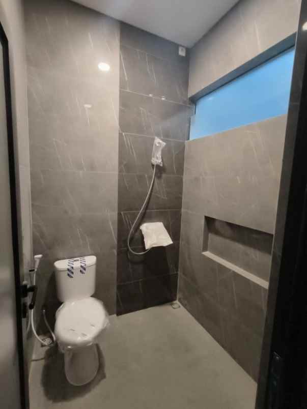 rumah baru gress 2 m an area manyar surabaya timur