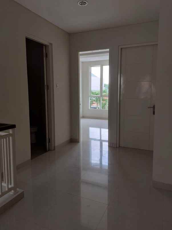 rumah baru manyar tirtoasri surabaya row jalan 3 mobil