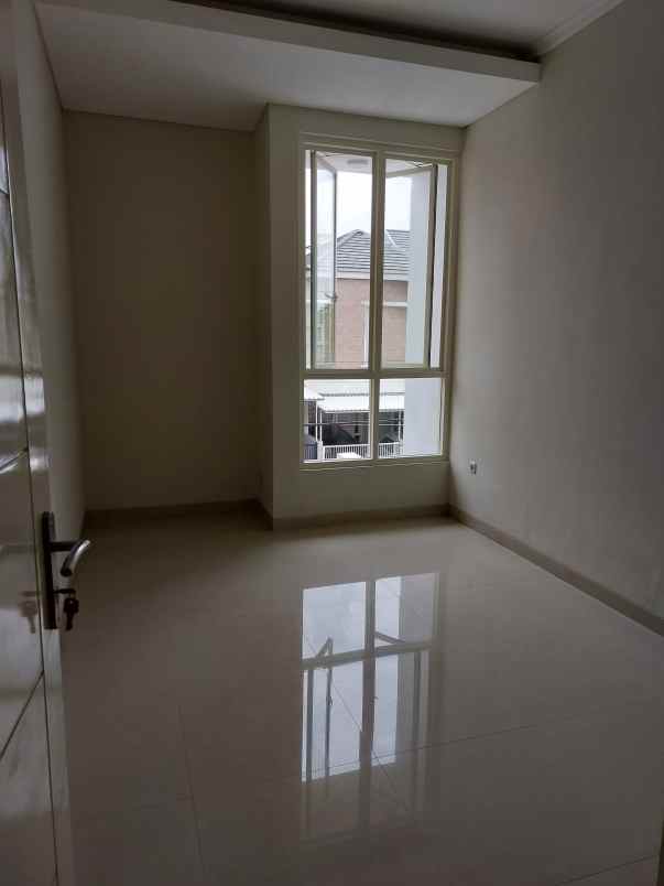 rumah baru manyar tirtoasri surabaya row jalan 3 mobil