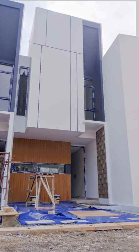 rumah baru mewah dalam town house di jatiwaringin