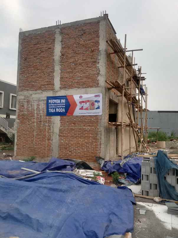 rumah baru mewah dalam town house di jatiwaringin