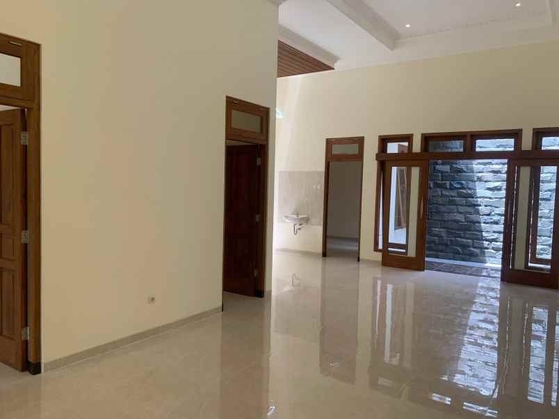 rumah baru mewah siap huni lokasi premium kota solo