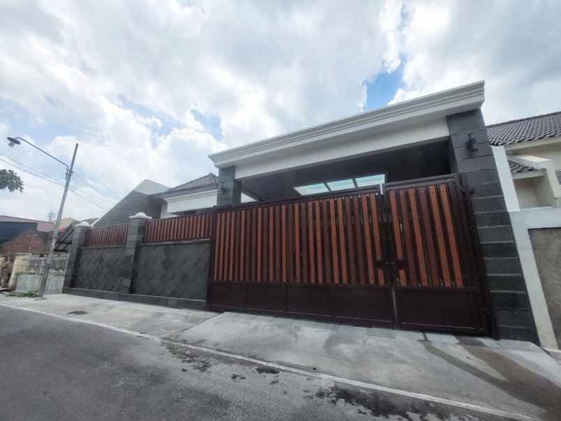 rumah baru mewah siap huni lokasi premium kota solo