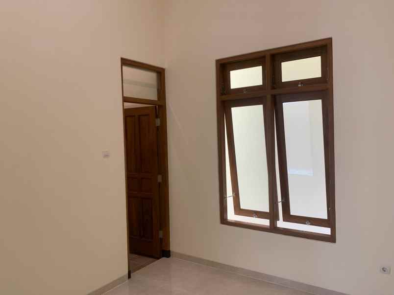 rumah baru mewah siap huni lokasi premium kota solo