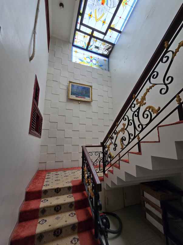 rumah besar terawat di kebon baru tebet