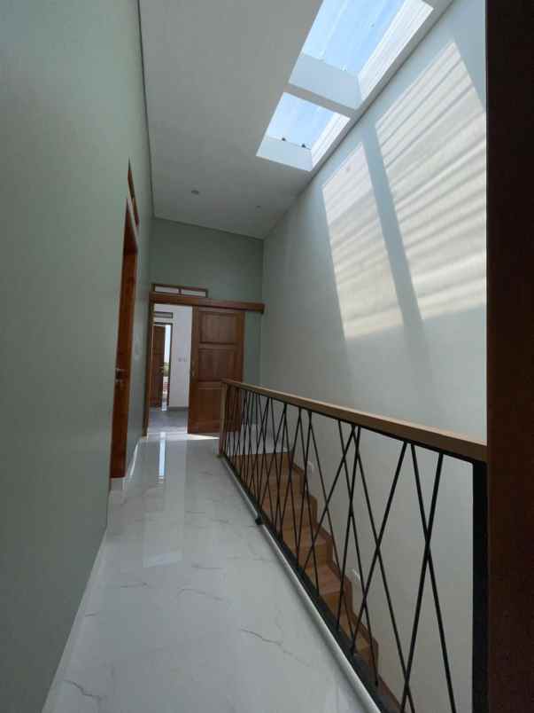 rumah cantik 2 lantai di arcamanik sukamiskin bandung